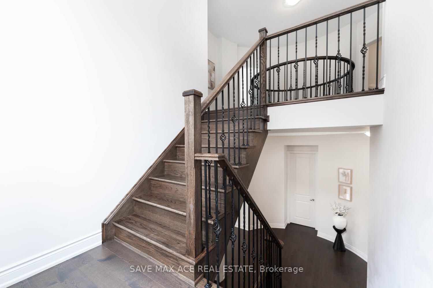 945 Pondcliffe Crt