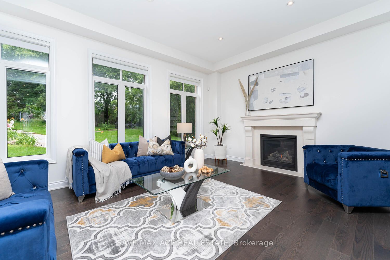 945 Pondcliffe Crt