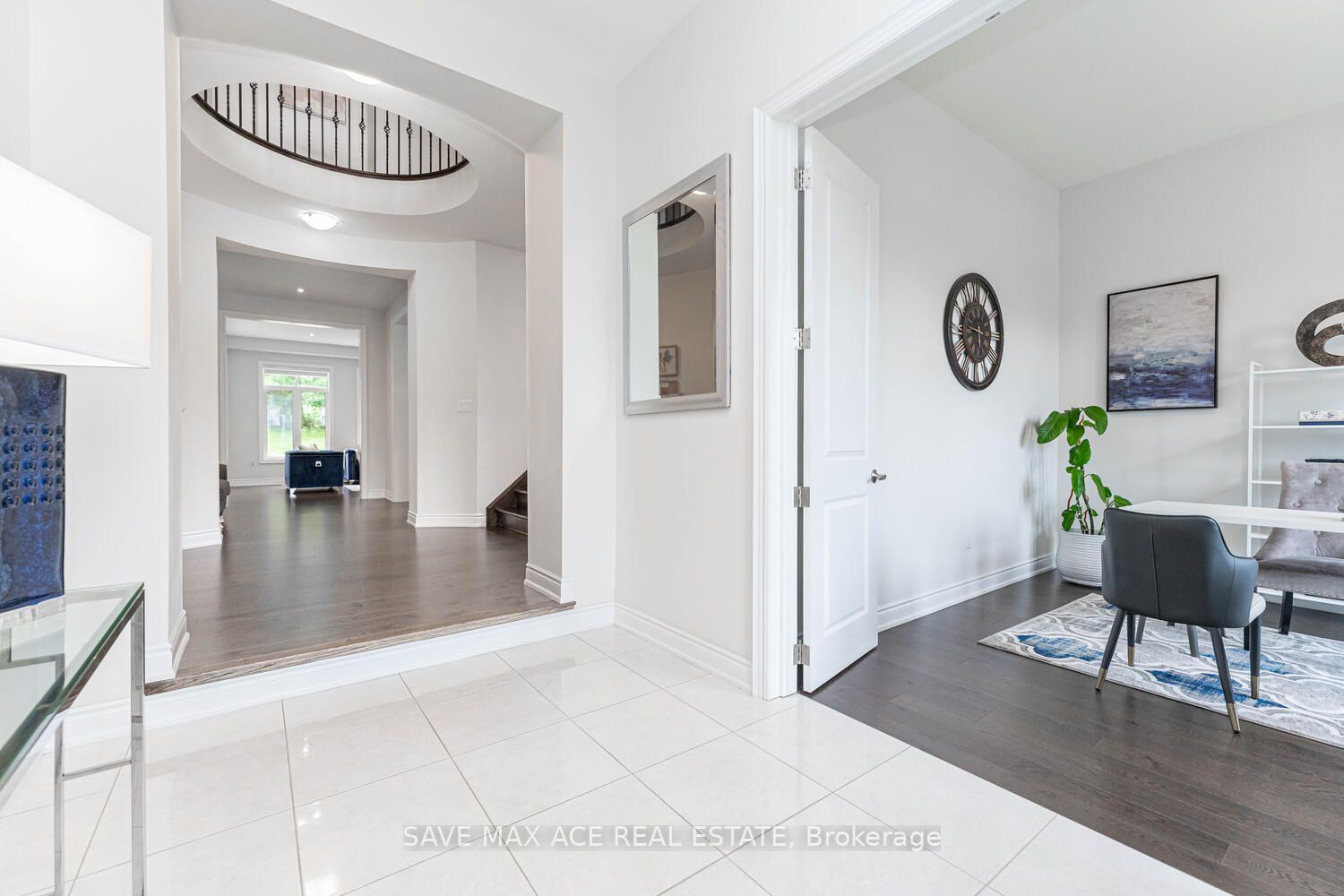 945 Pondcliffe Crt