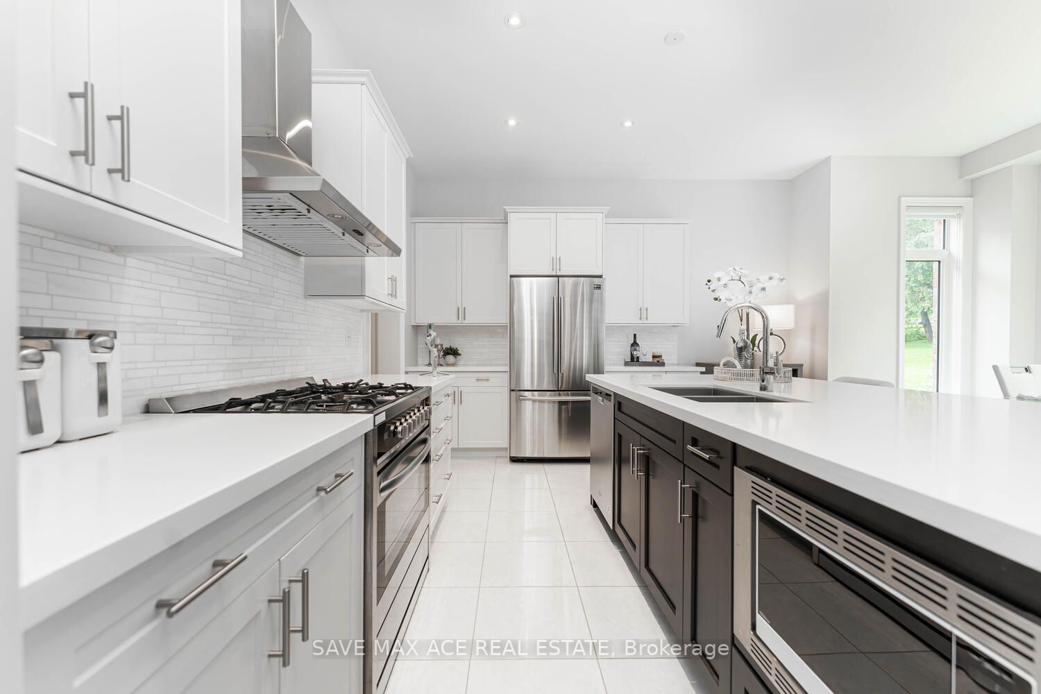 945 Pondcliffe Crt
