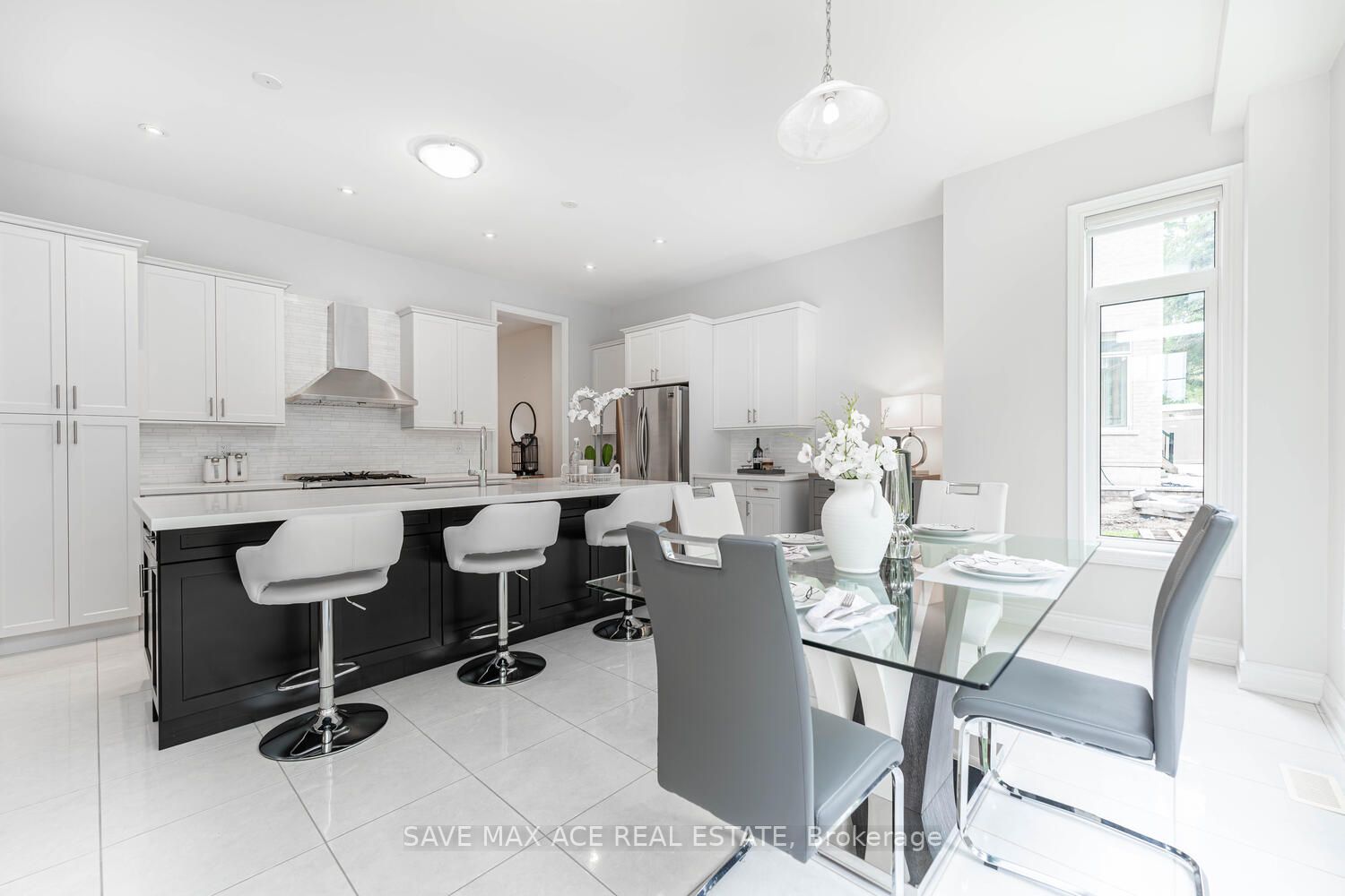 945 Pondcliffe Crt