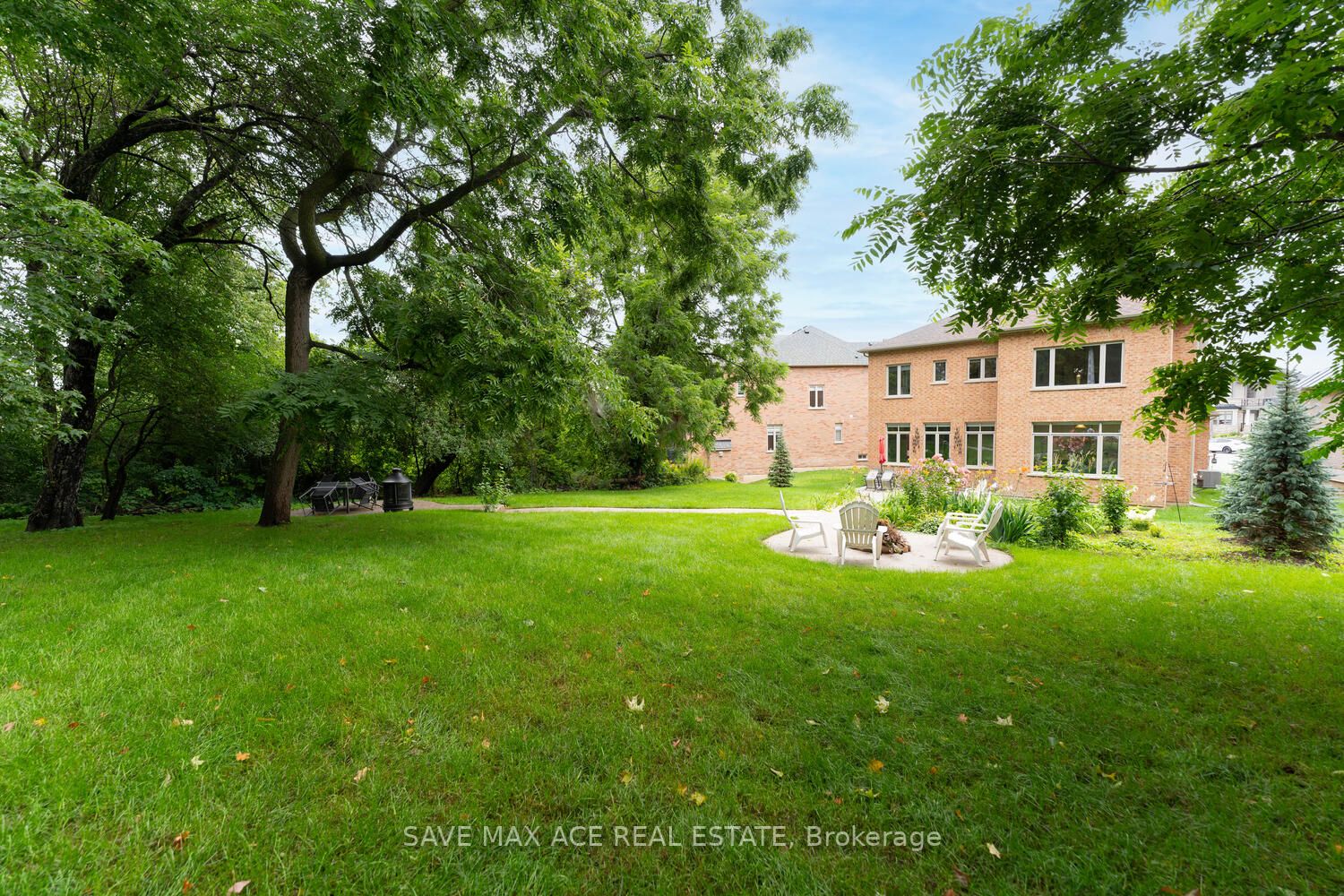 945 Pondcliffe Crt