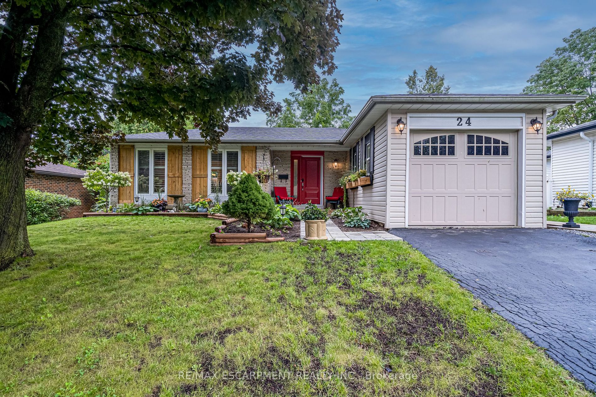 24 Sunrise Cres