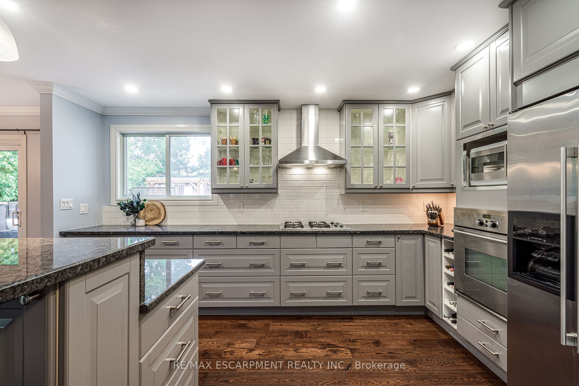 24 Sunrise Cres