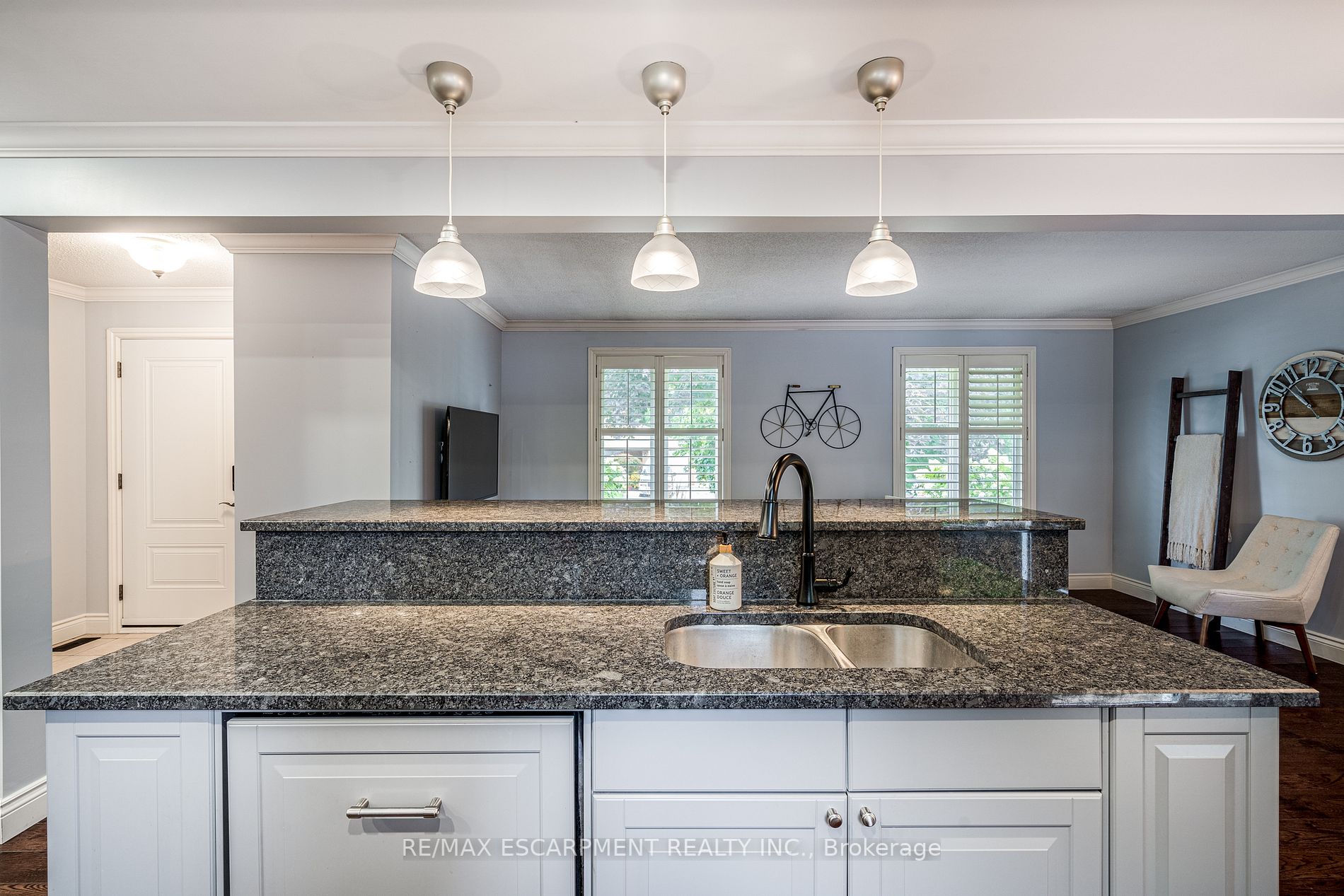 24 Sunrise Cres