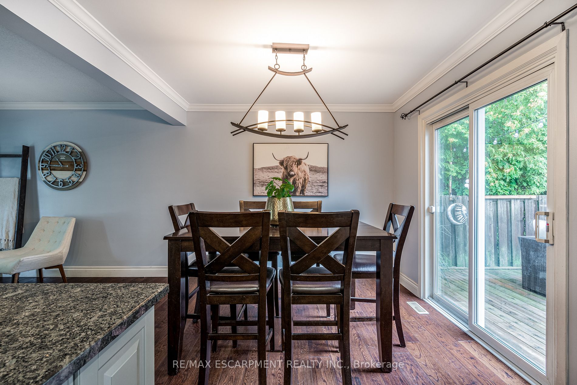 24 Sunrise Cres
