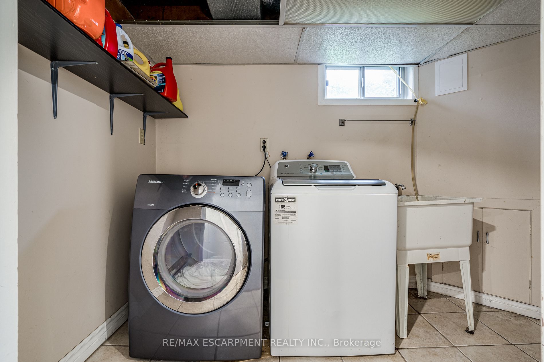 24 Sunrise Cres