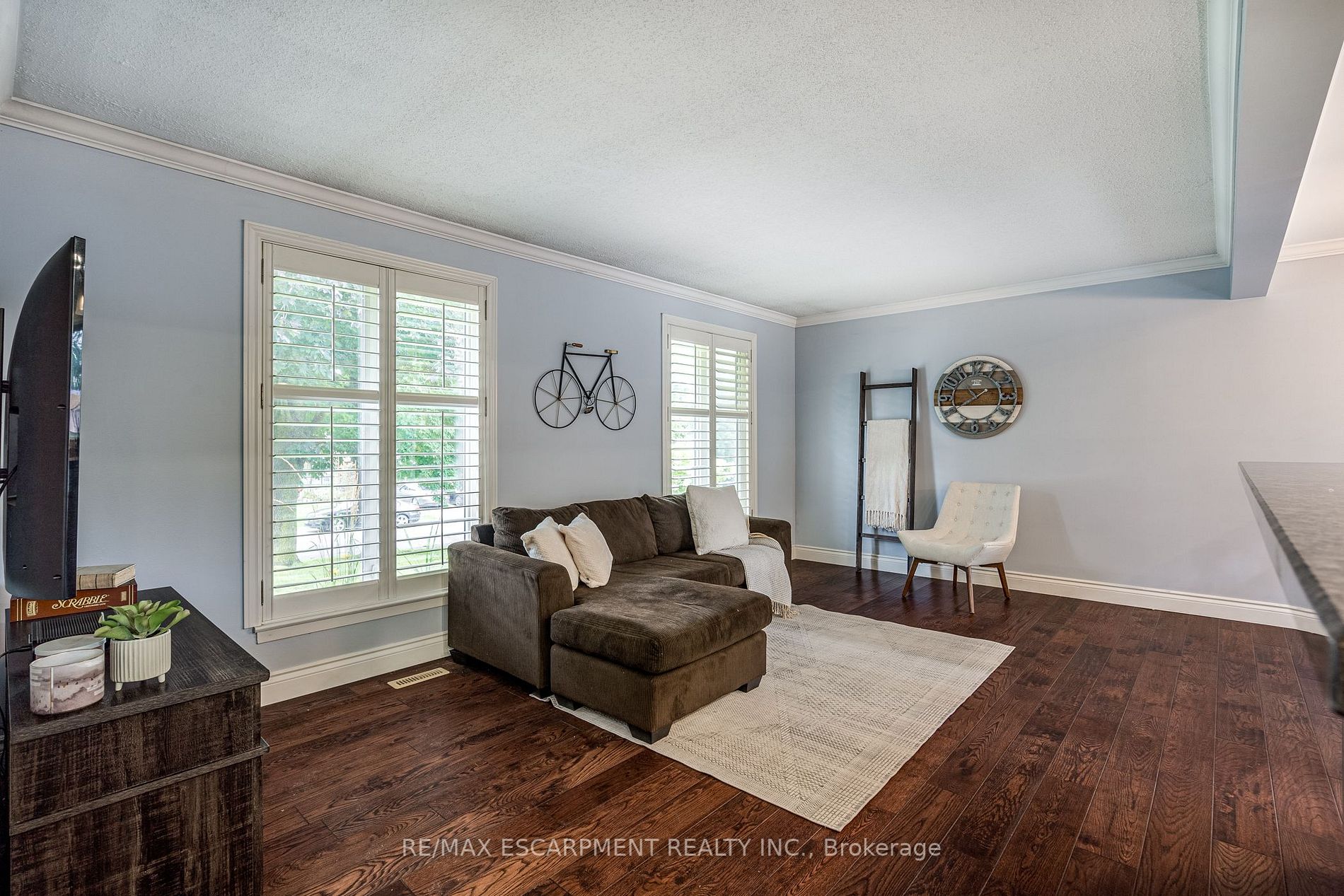 24 Sunrise Cres