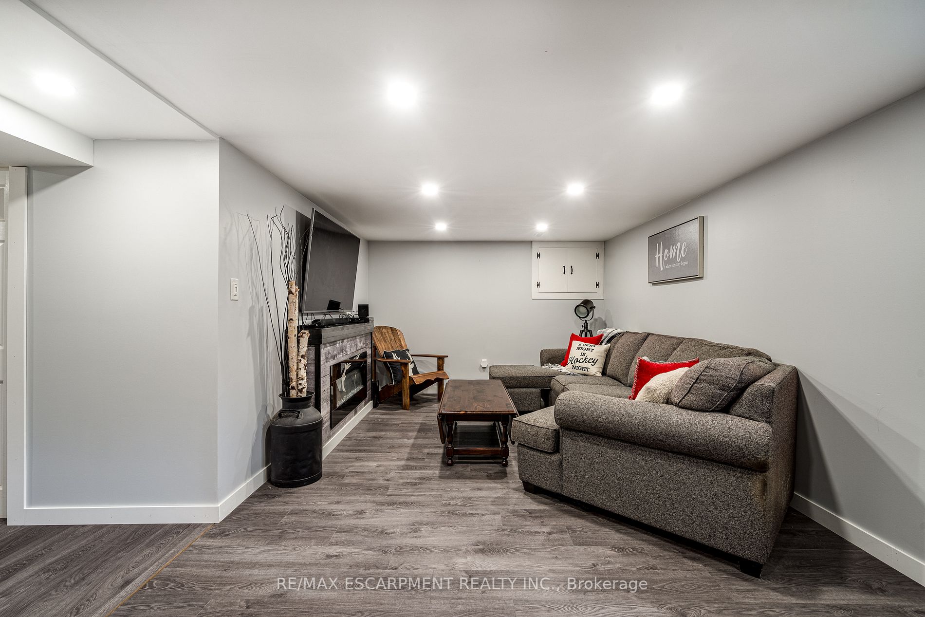 24 Sunrise Cres