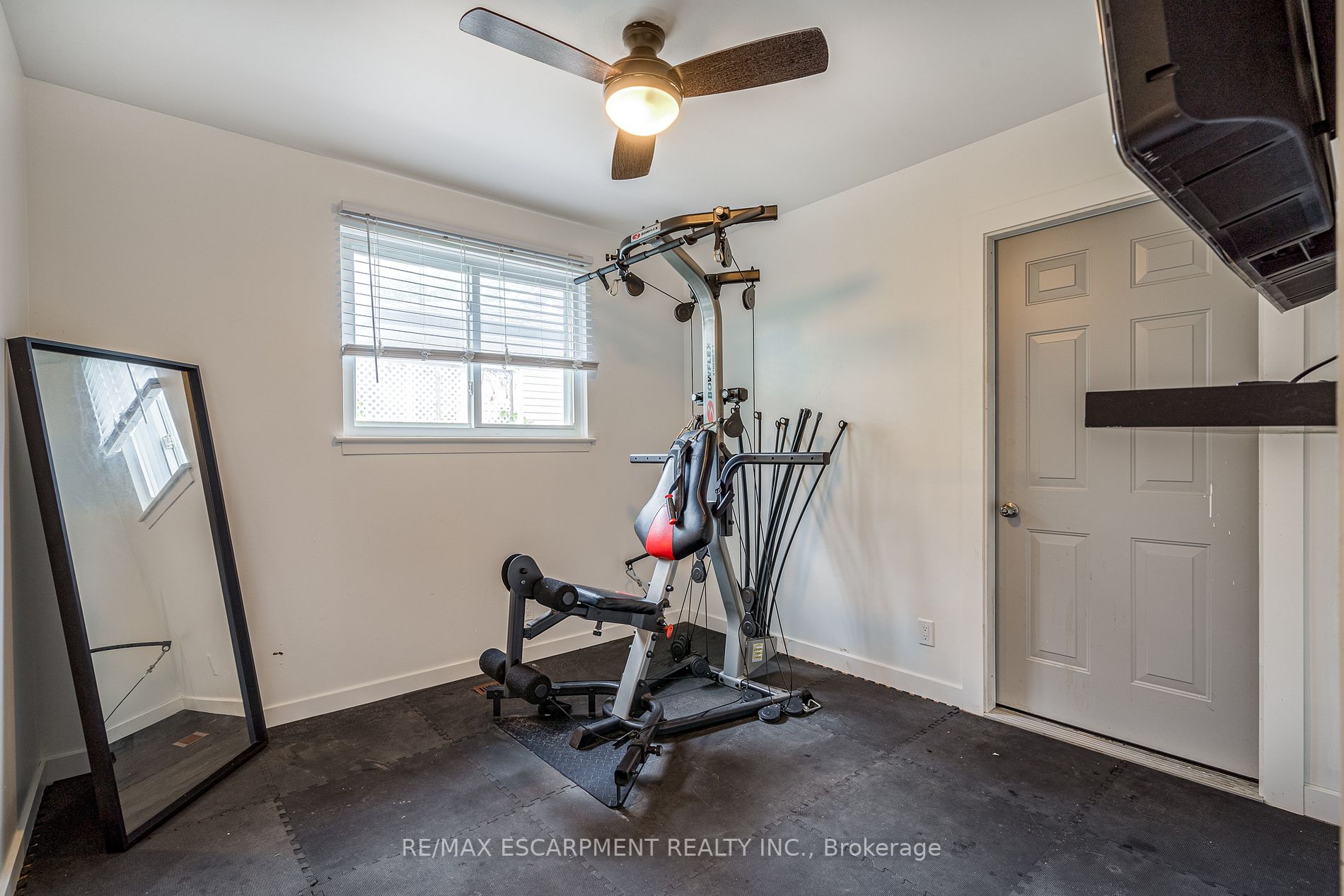 24 Sunrise Cres