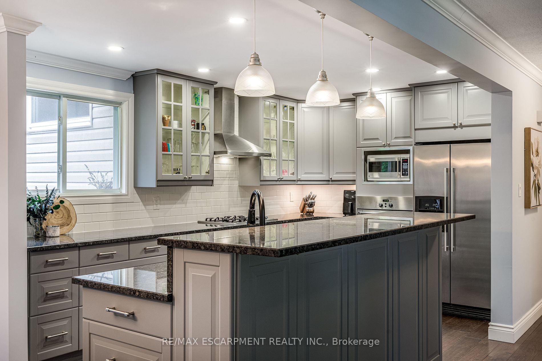 24 Sunrise Cres