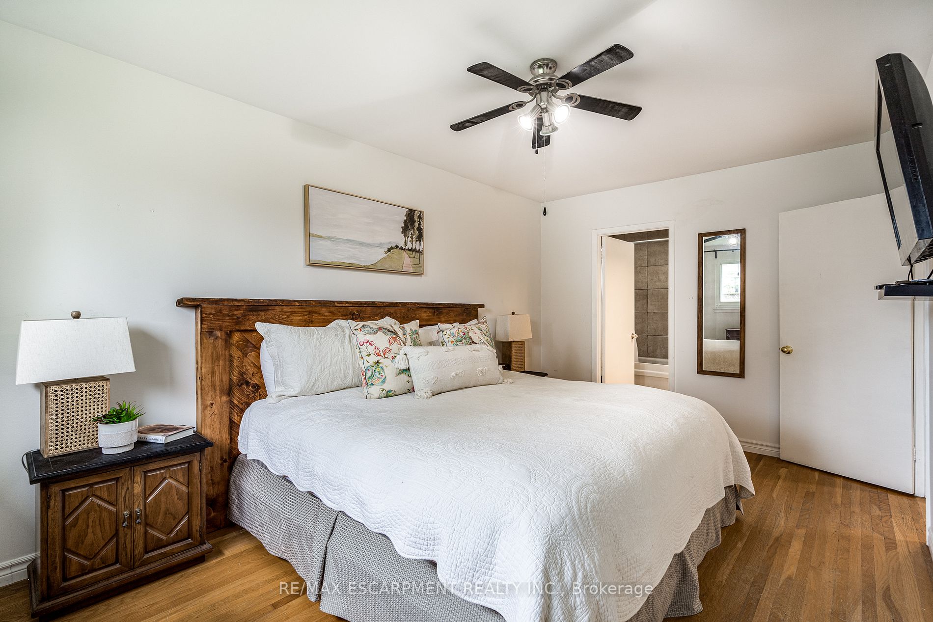 24 Sunrise Cres