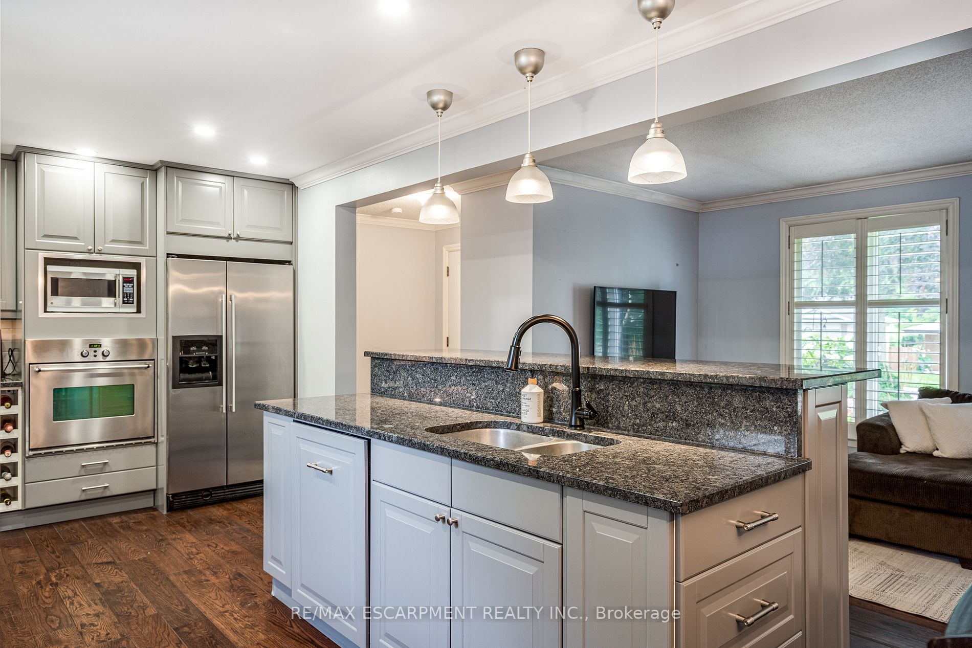 24 Sunrise Cres