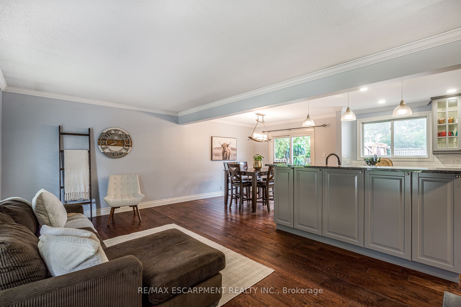 24 Sunrise Cres