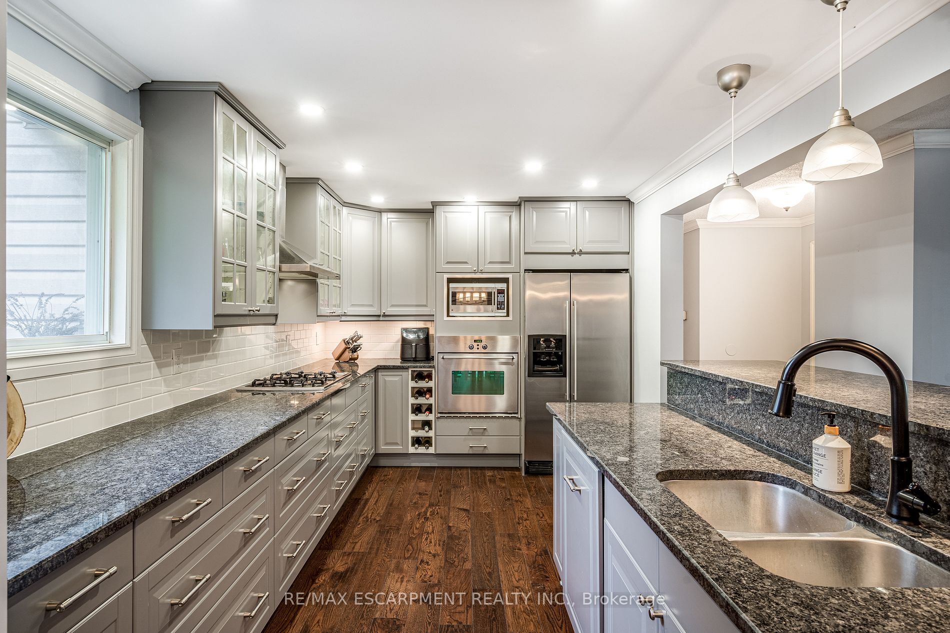 24 Sunrise Cres