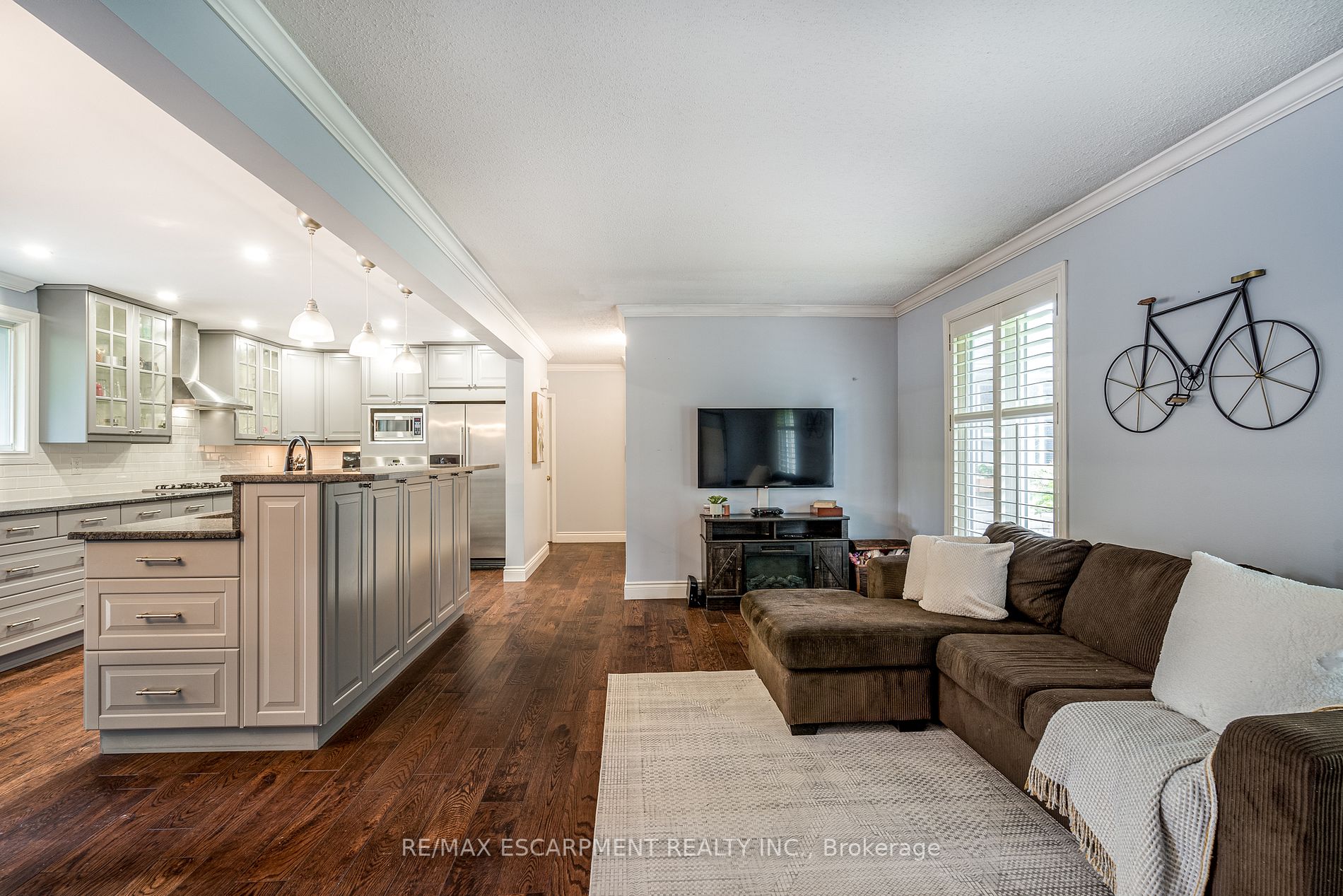 24 Sunrise Cres