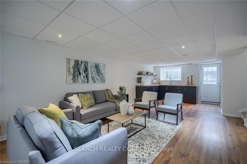 1 Shoreline Dr