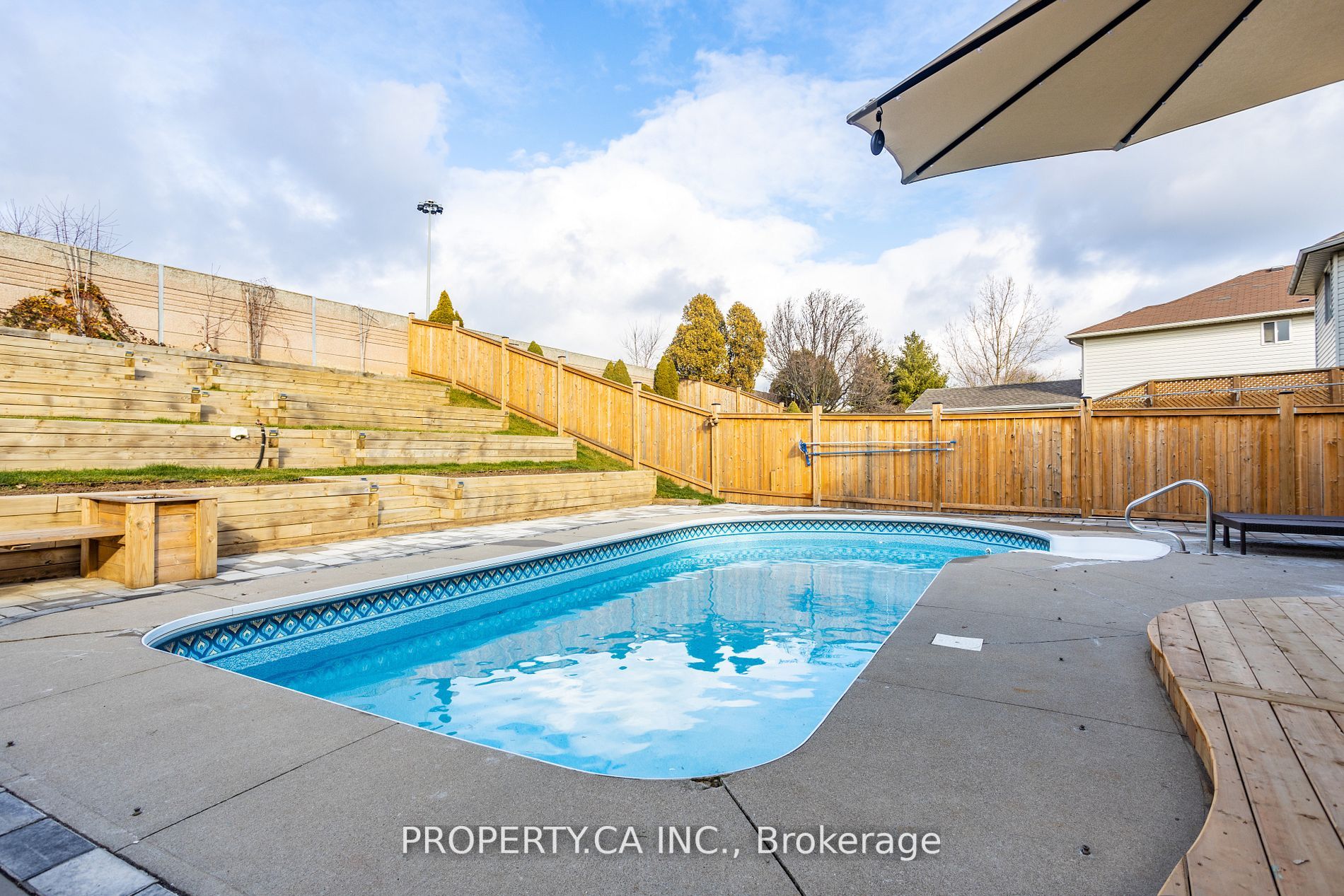 18 Sable Dr
