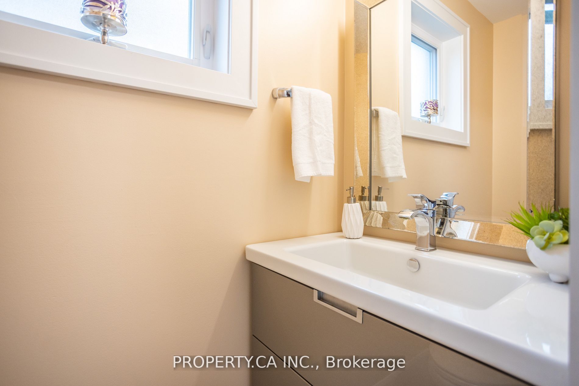18 Sable Dr