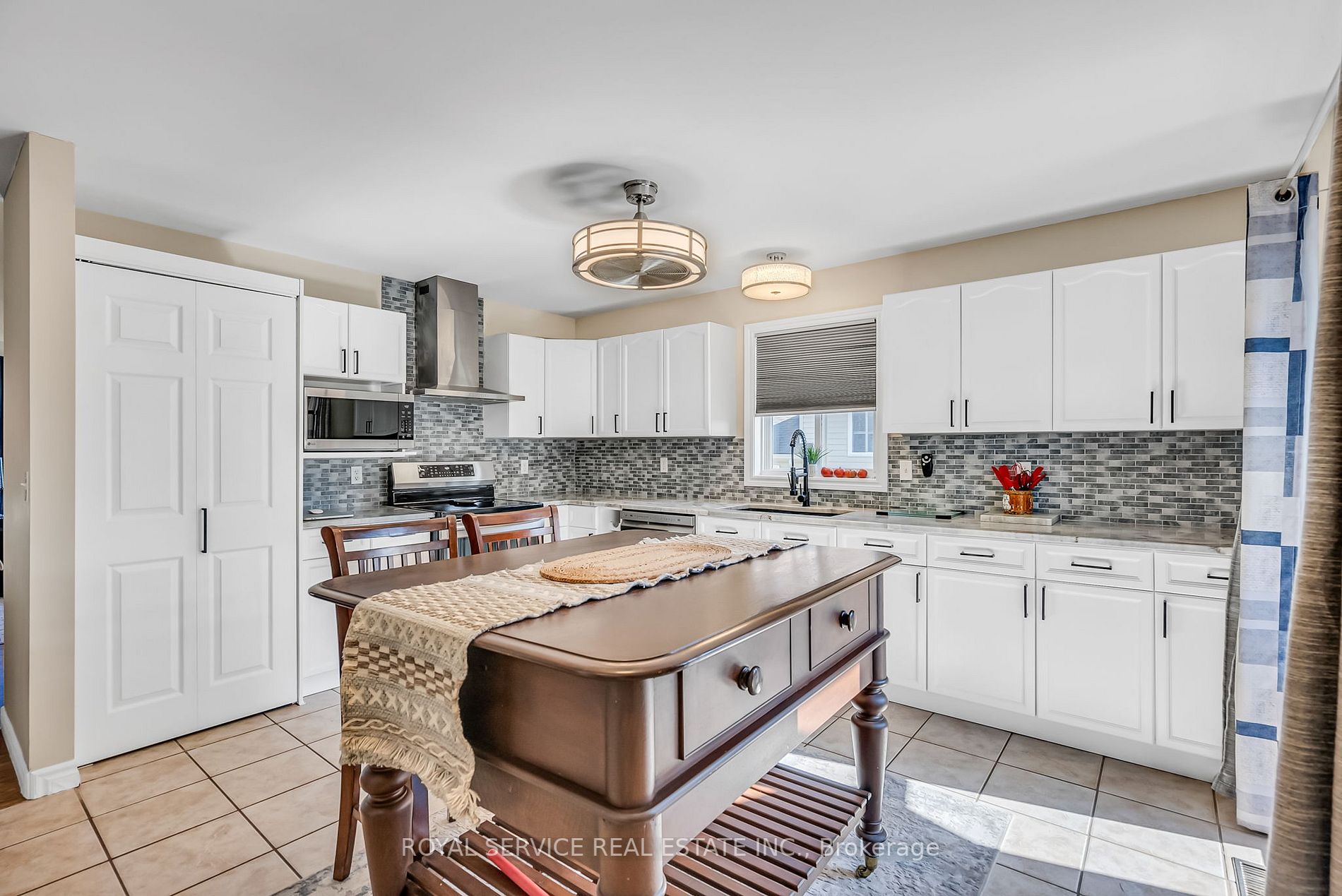 96 Fraser Dr