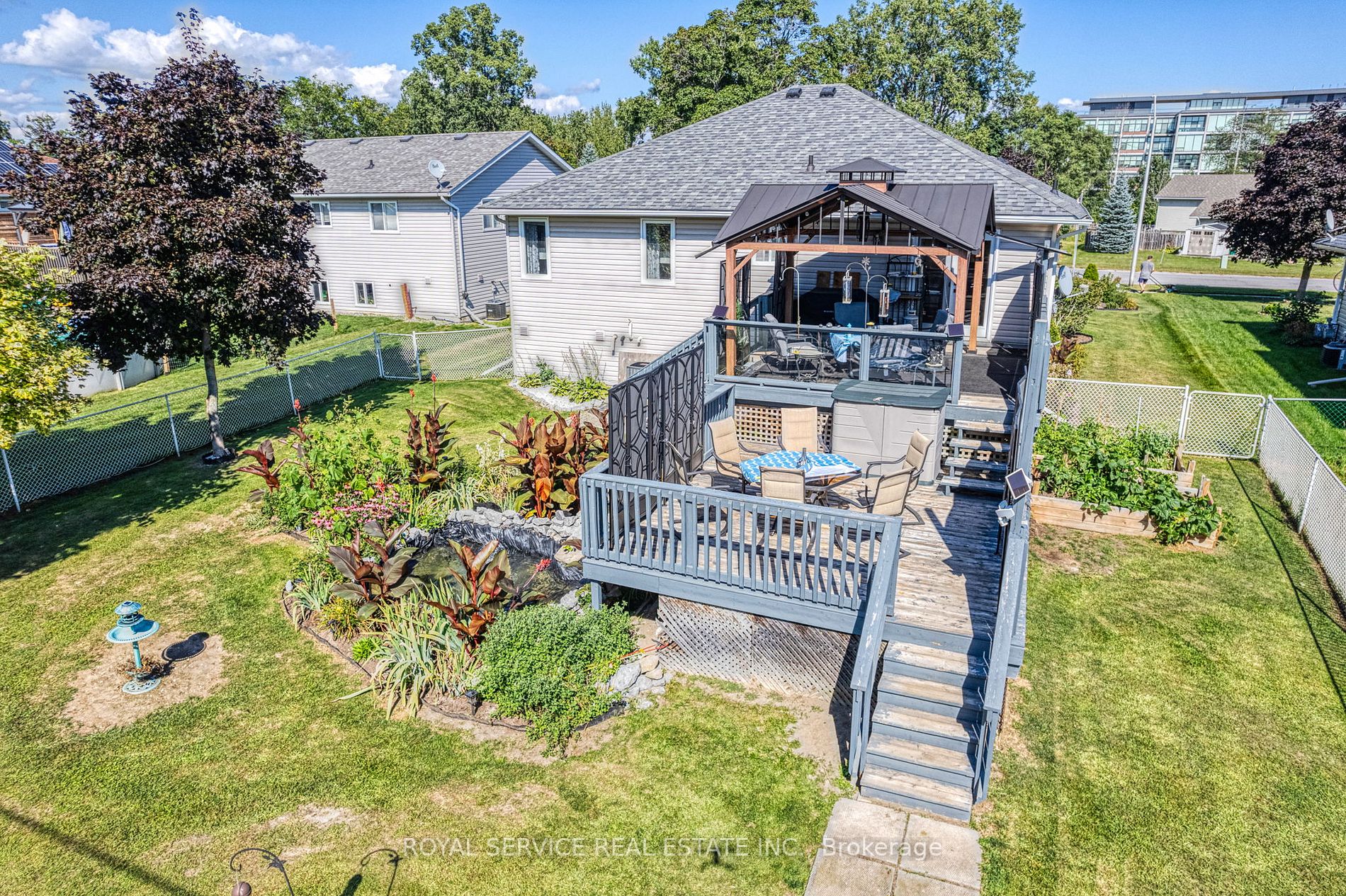 96 Fraser Dr