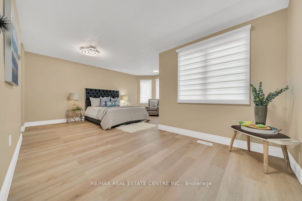 29 Kortright Road E