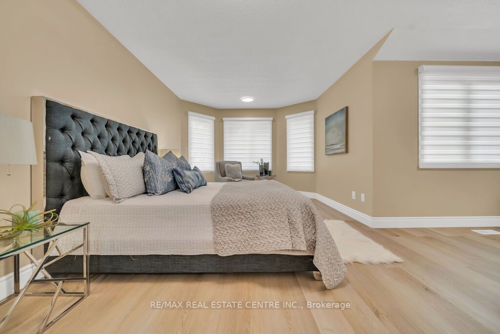 29 Kortright Road E
