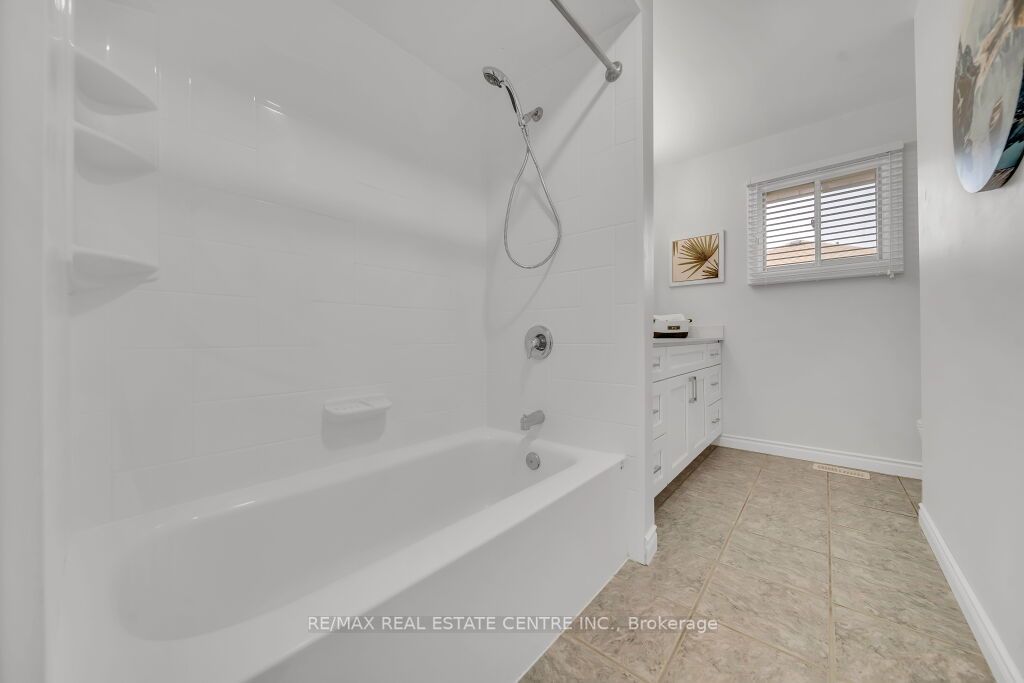 29 Kortright Road E