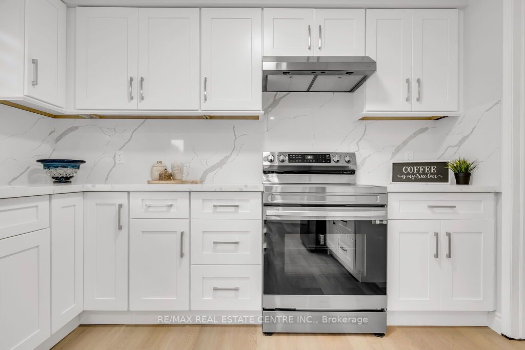 29 Kortright Road E