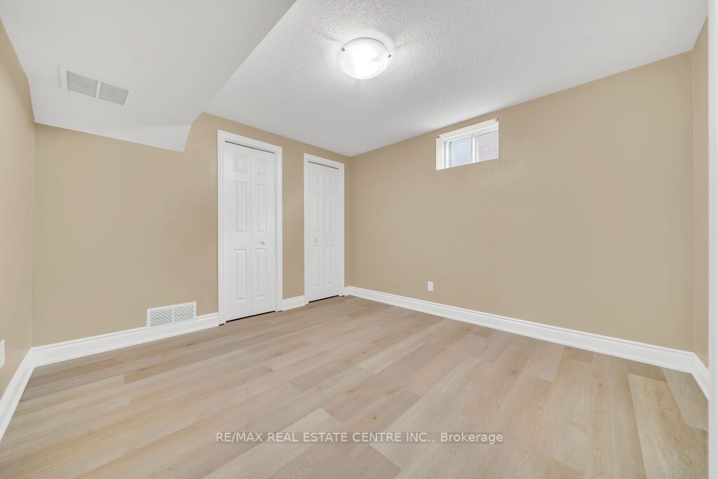 29 Kortright Road E