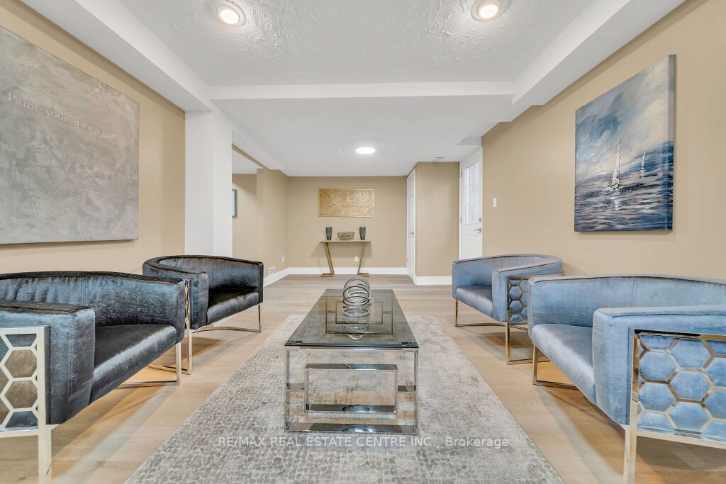 29 Kortright Road E