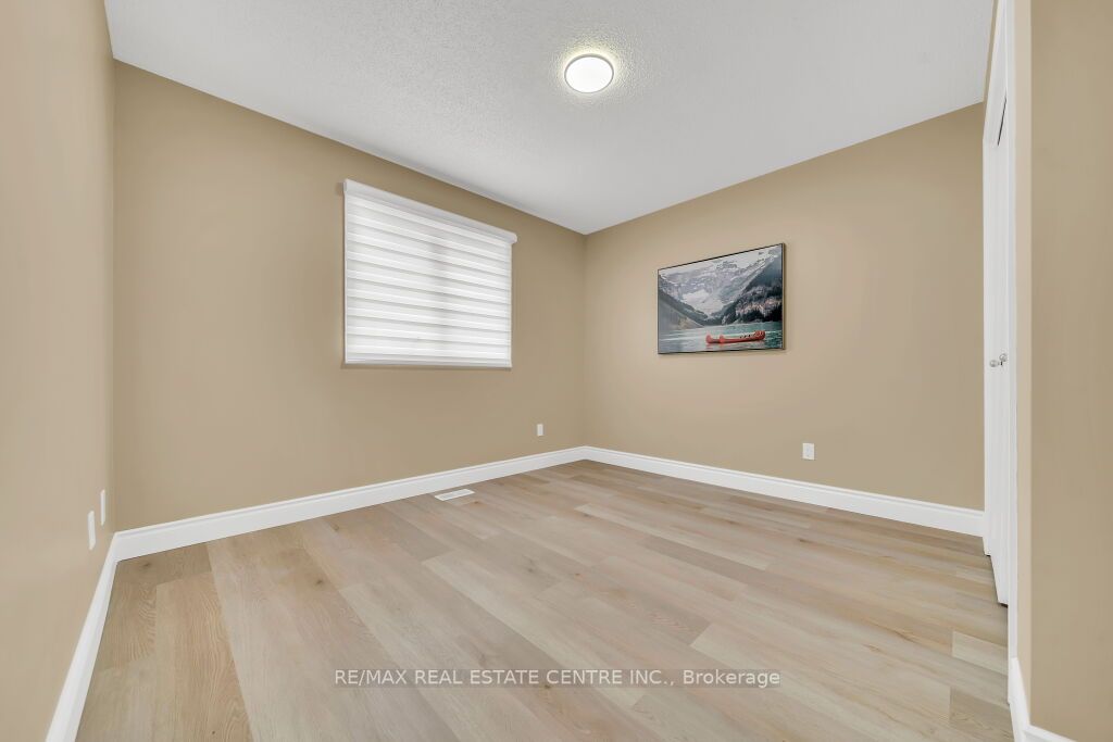 29 Kortright Road E