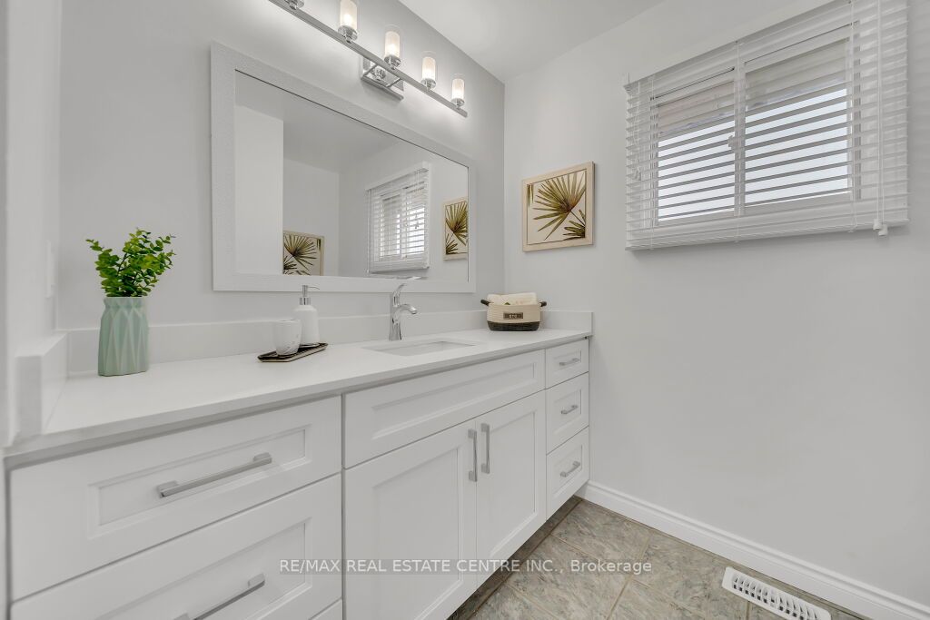 29 Kortright Road E
