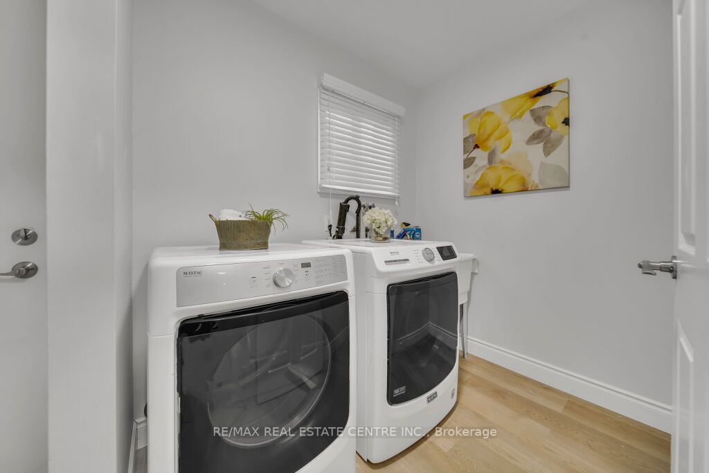 29 Kortright Road E