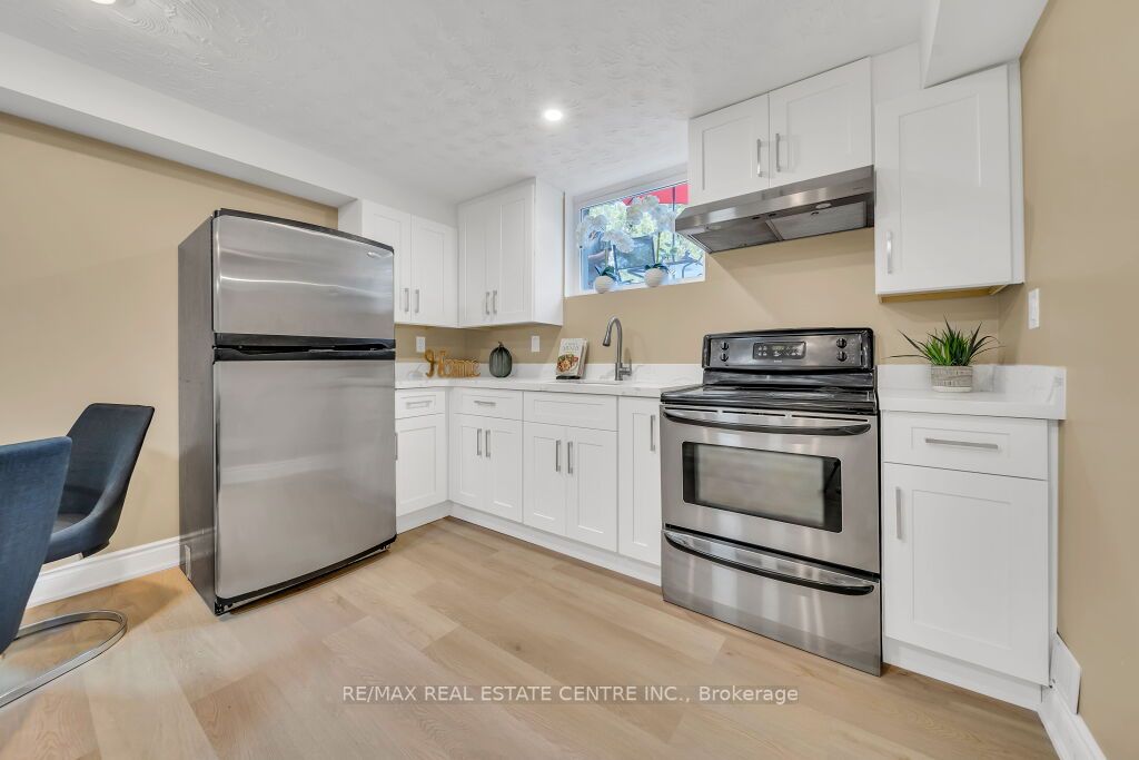 29 Kortright Road E