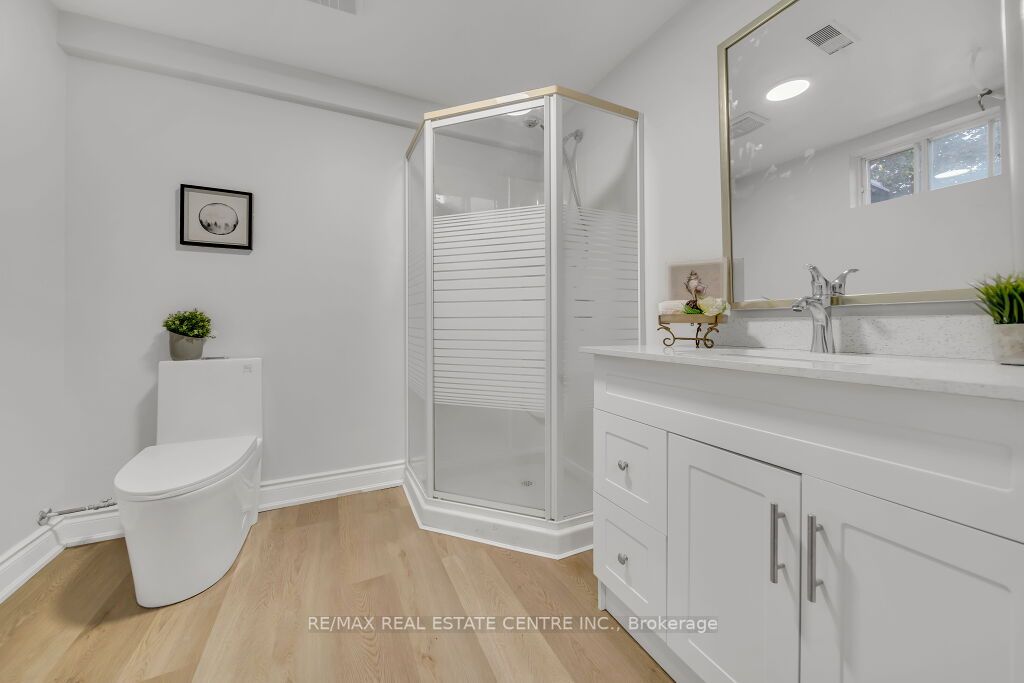 29 Kortright Road E
