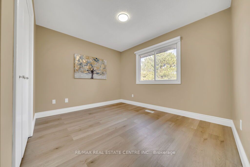 29 Kortright Road E