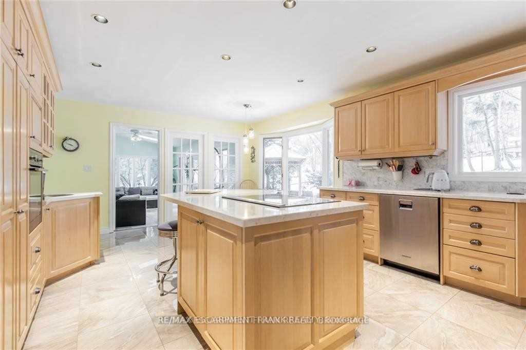18 Stonegate Dr