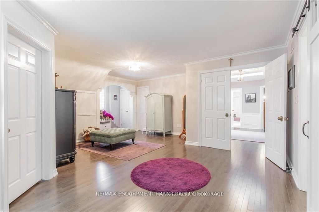 18 Stonegate Dr