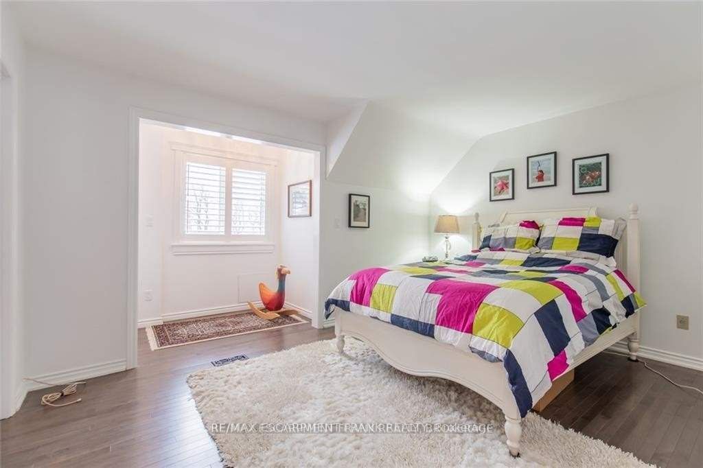 18 Stonegate Dr