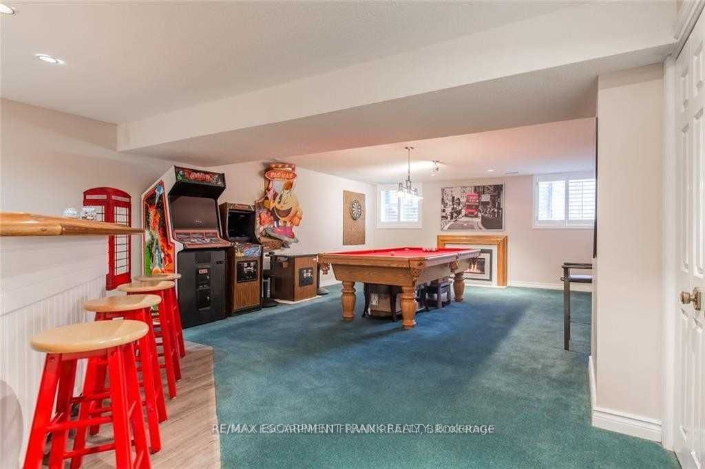 18 Stonegate Dr