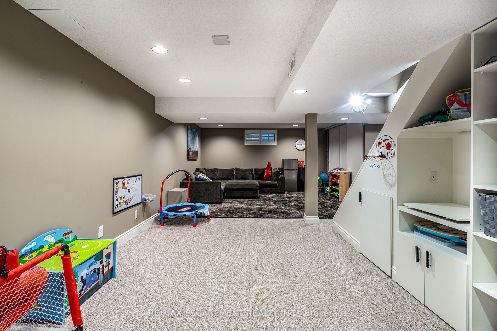 76 Bridlewood Drive