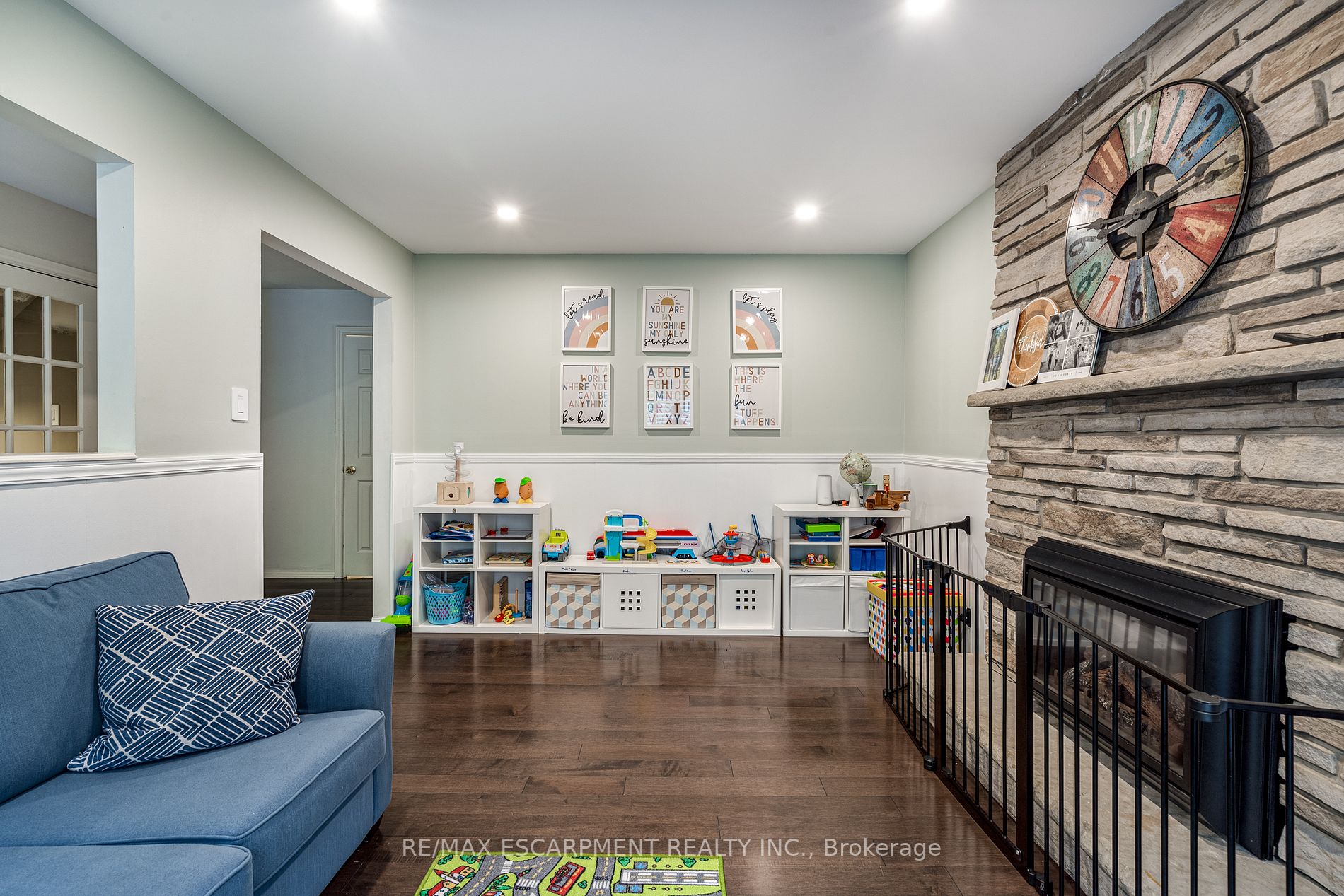 76 Bridlewood Drive