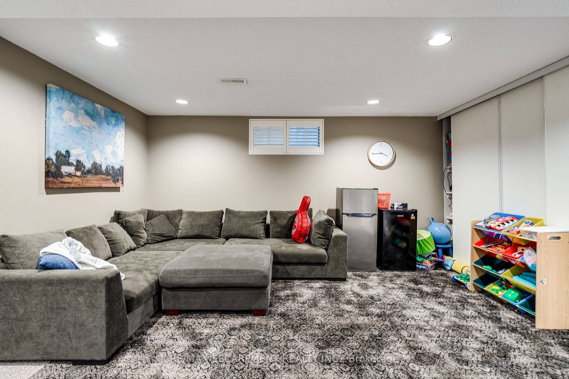 76 Bridlewood Drive