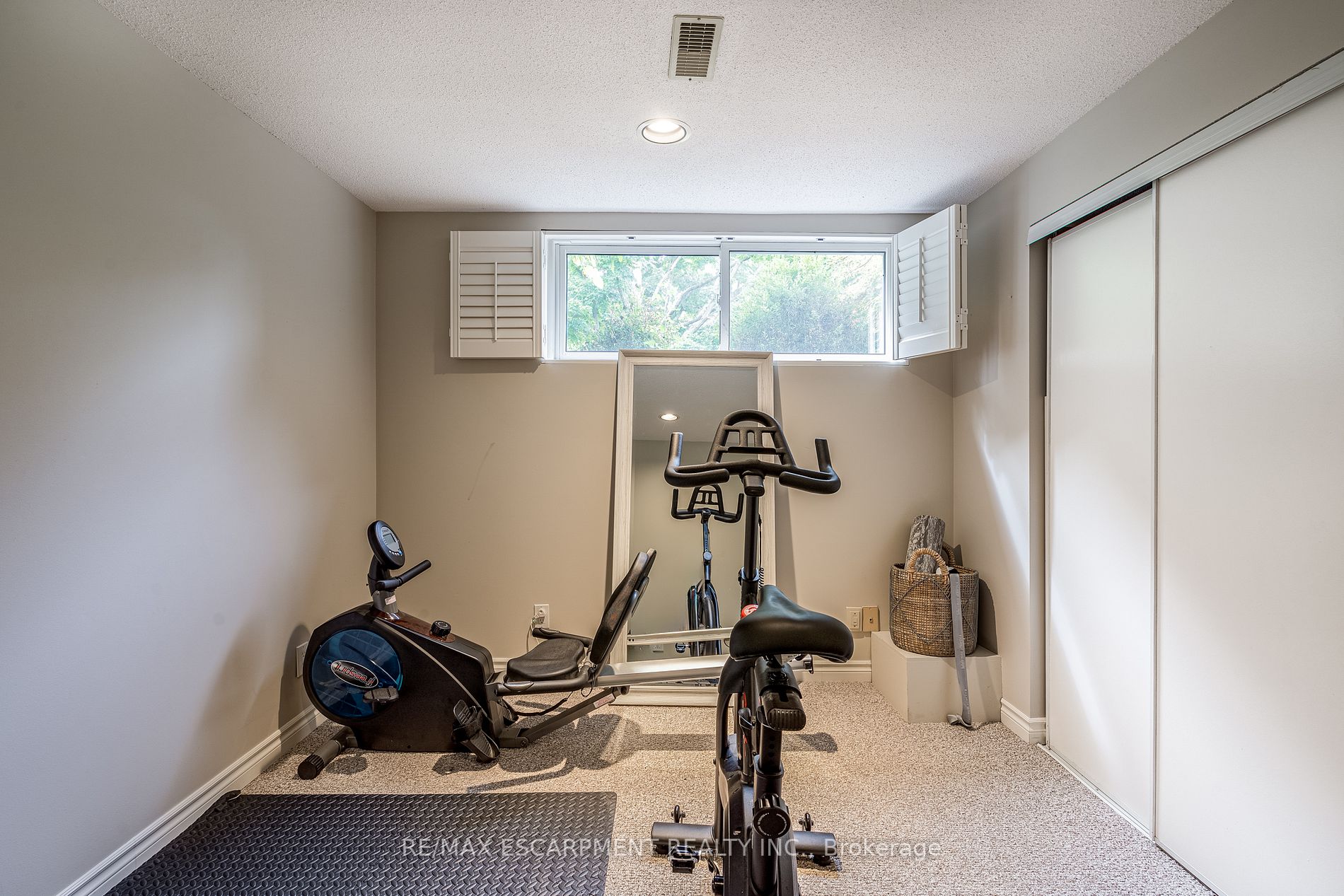 76 Bridlewood Drive