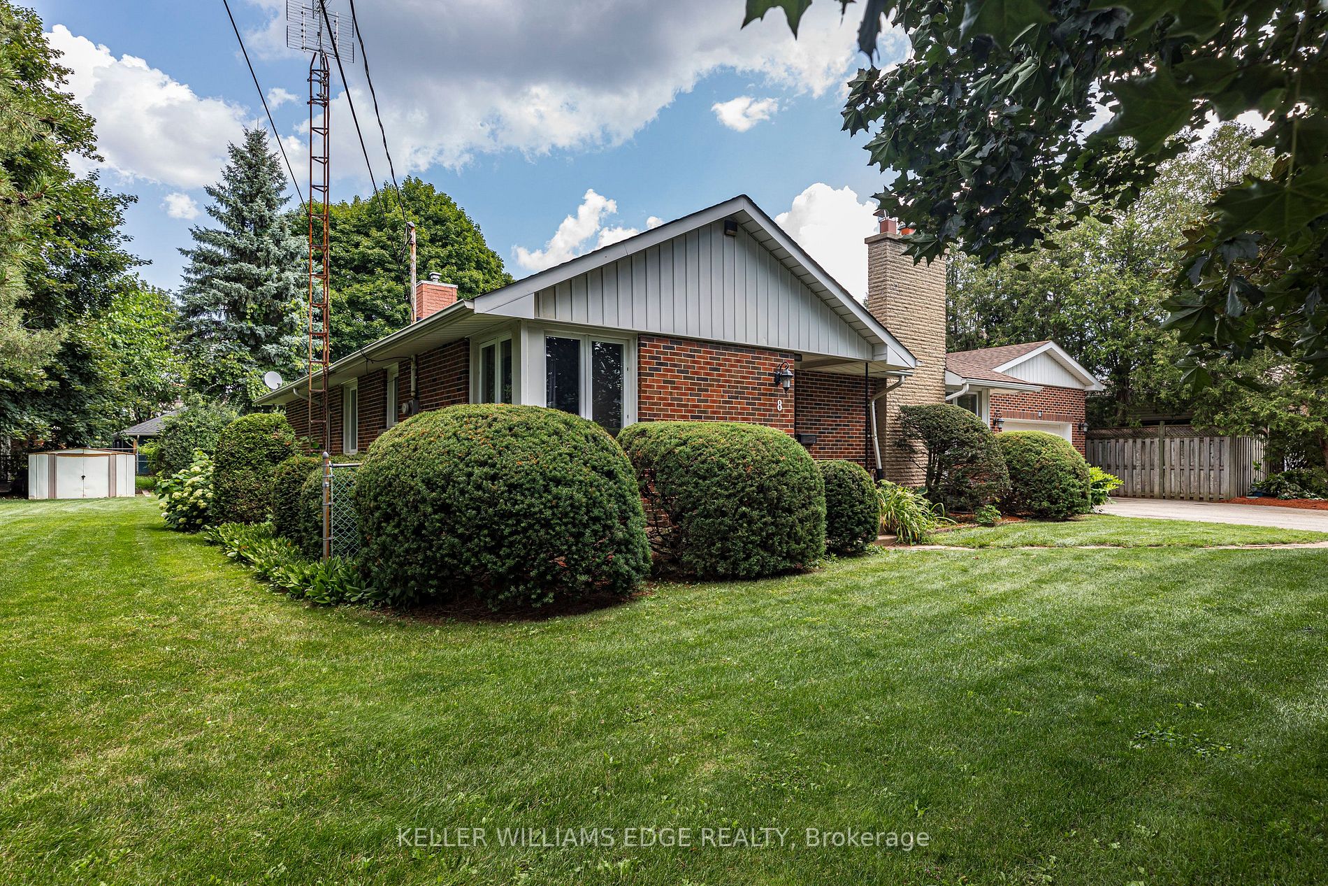 8 Howard Blvd