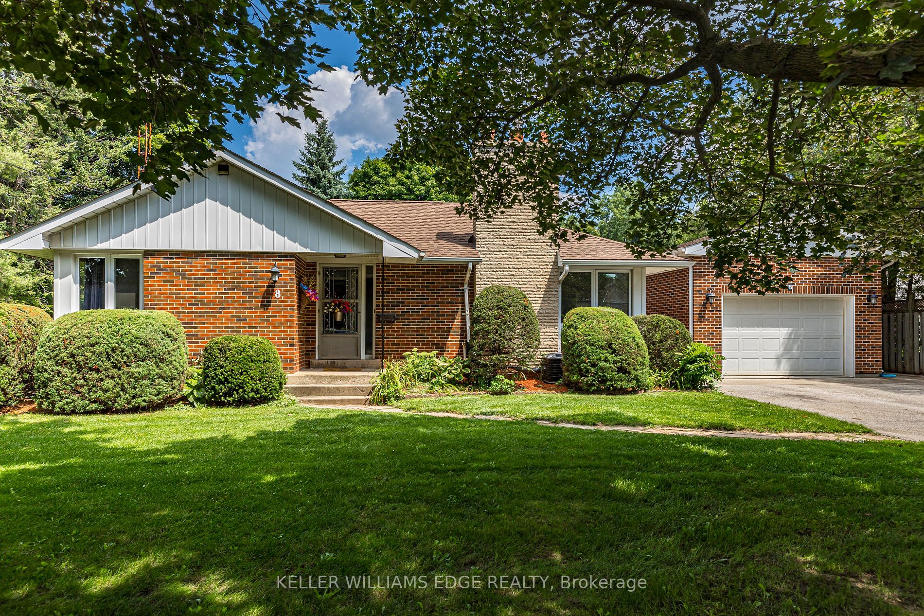 8 Howard Blvd