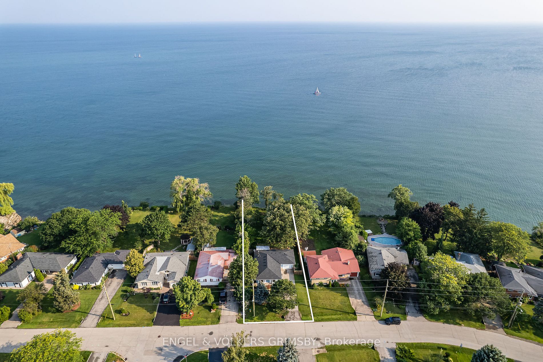 92 Lakeside Dr