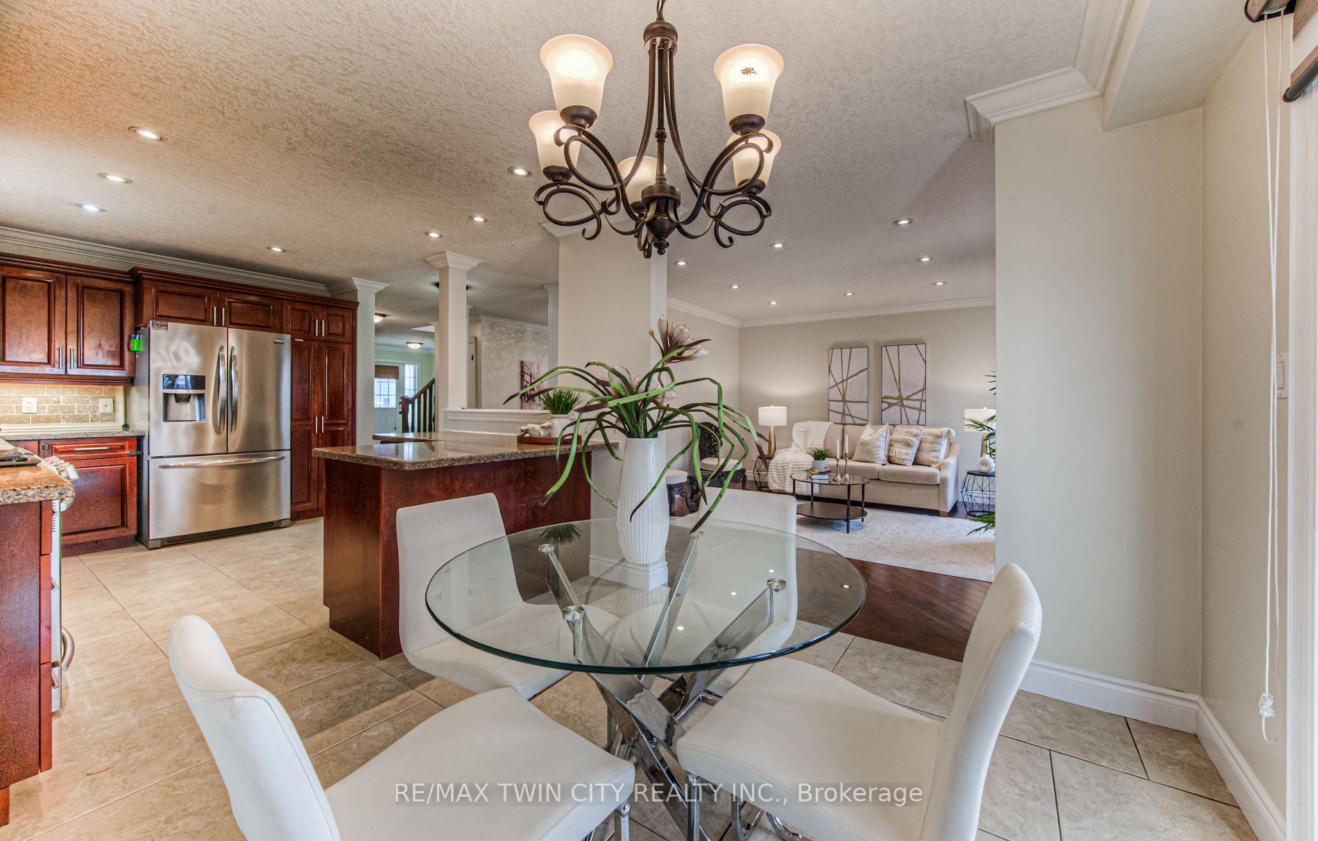 34 Huck Cres