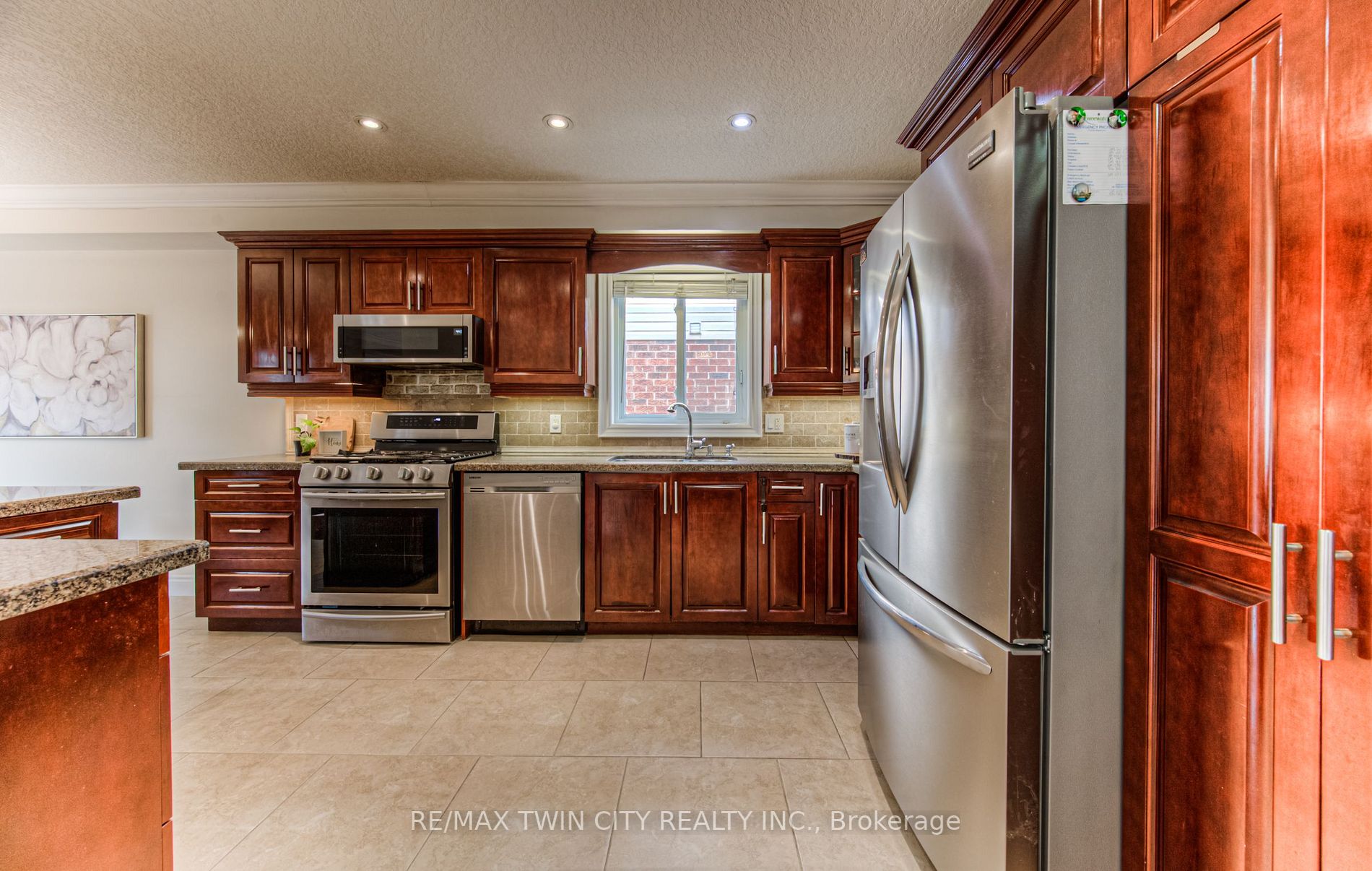 34 Huck Cres